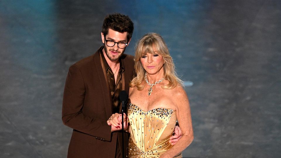 Andrew Garfield und Goldie Hawn bei der Oscarverleihung 2025