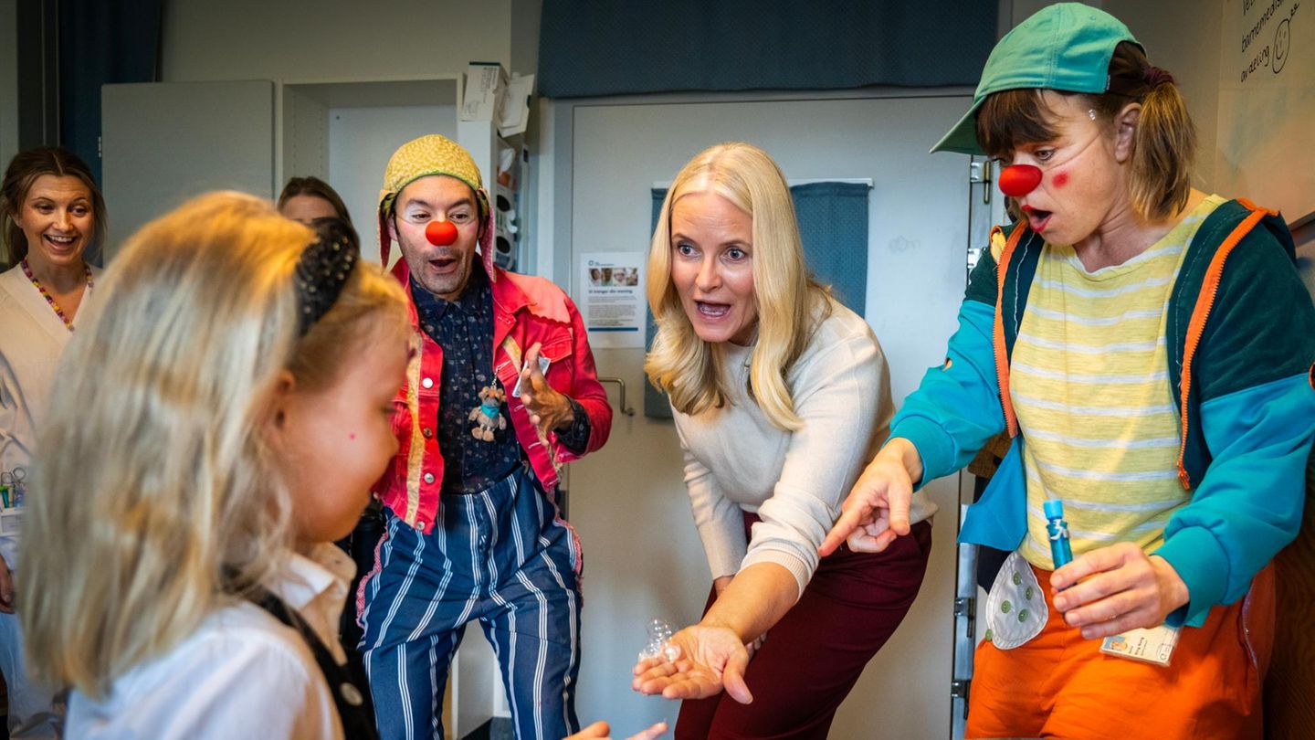 Royaler Terminkalender 2025: Prinzessin Mette-Marit beweist sich als Clown-Assistenz