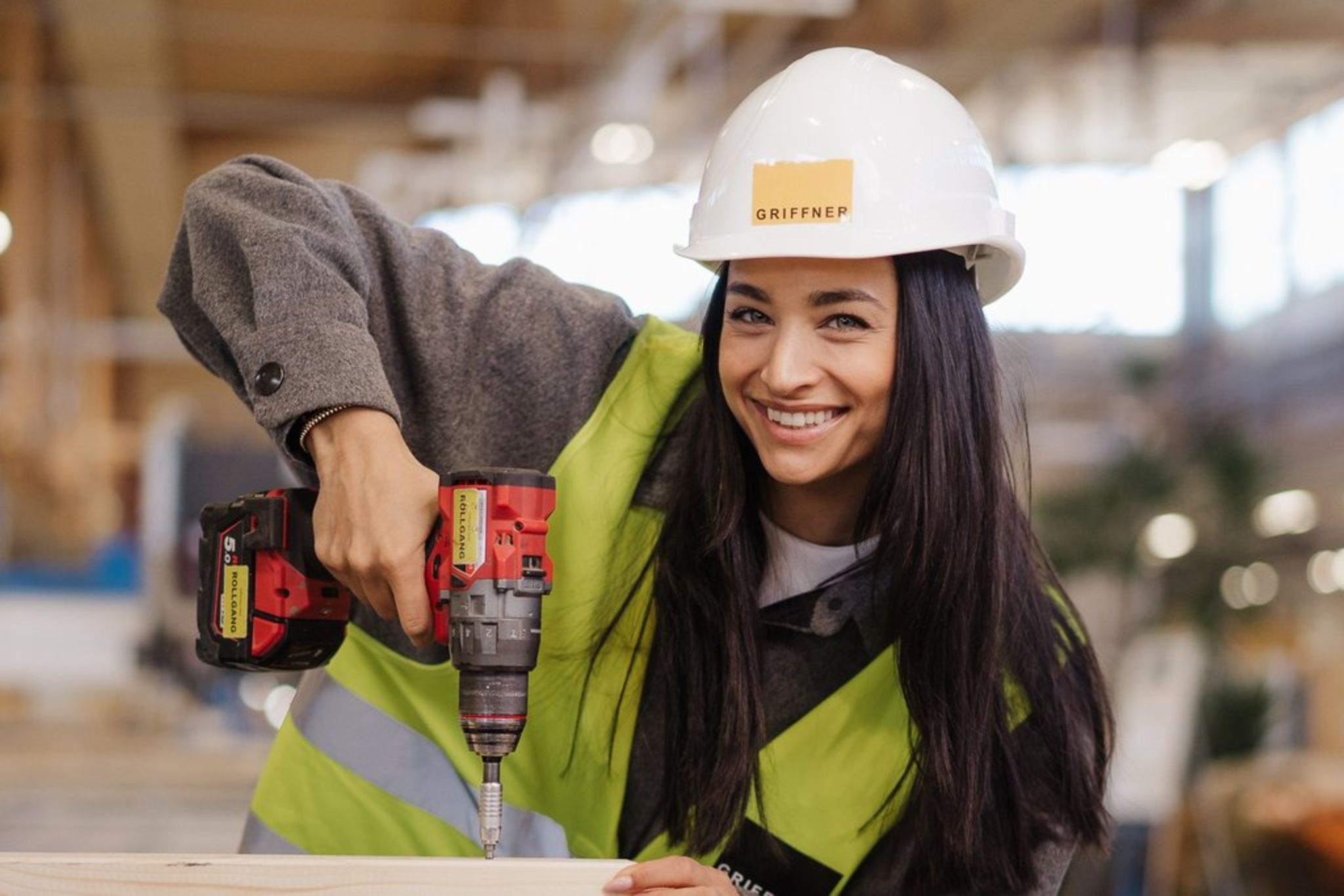 Amira Aly: Sie schaut bei Bau ihres neuen Haus vorbei | GALA.de