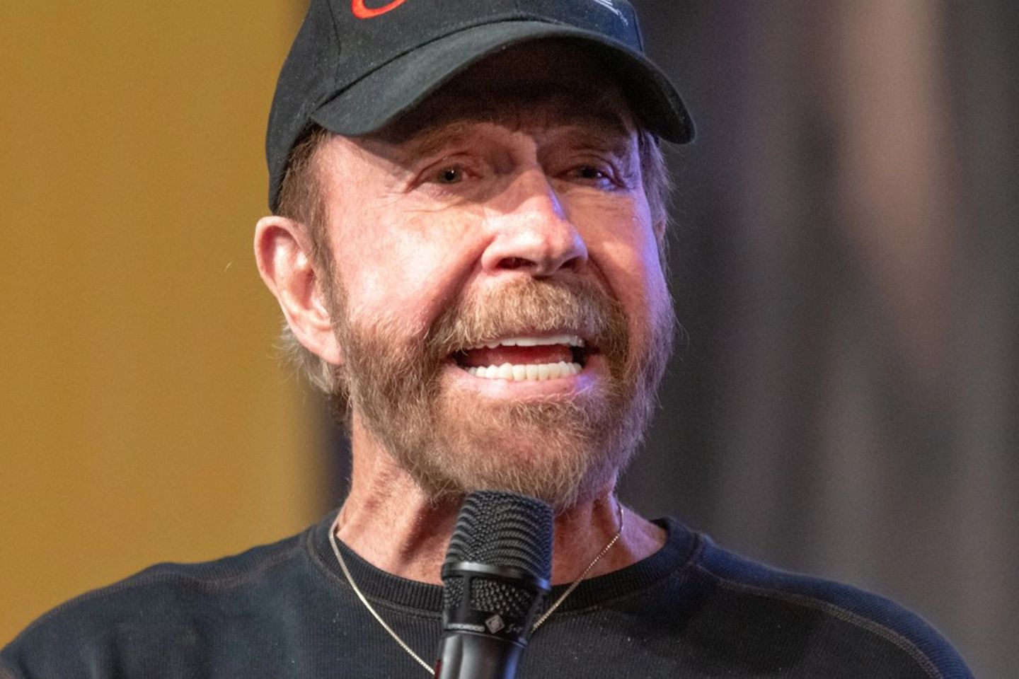 Chuck Norris: Actionstar feiert 85. Geburtstag | GALA.de