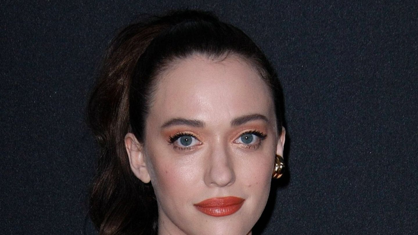 -2-broke-girls-star-kat-dennings-so-kam-sie-zu-ihrem-k-nstlernamen