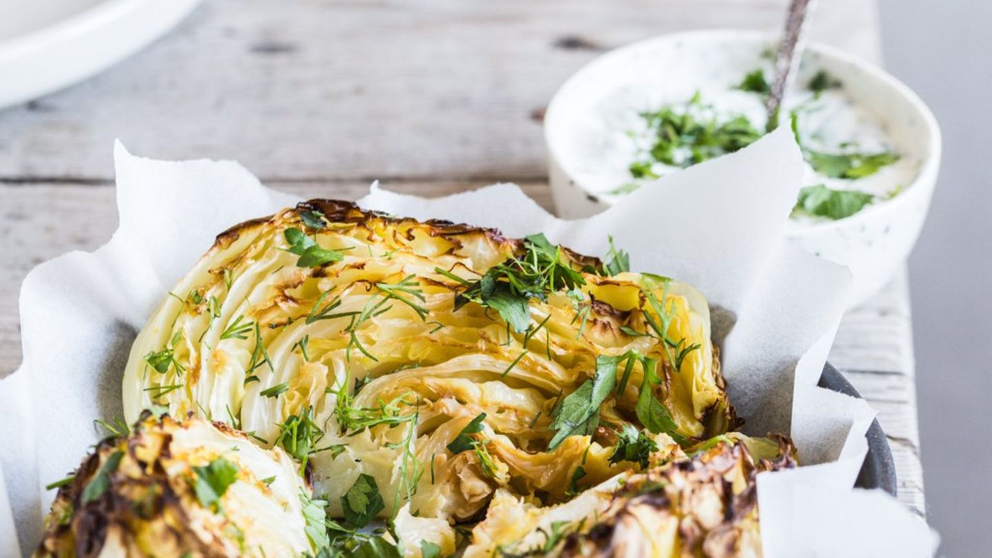 Geröstetes Gemüse: Weißkohl-Steaks mit aromatischer Kruste