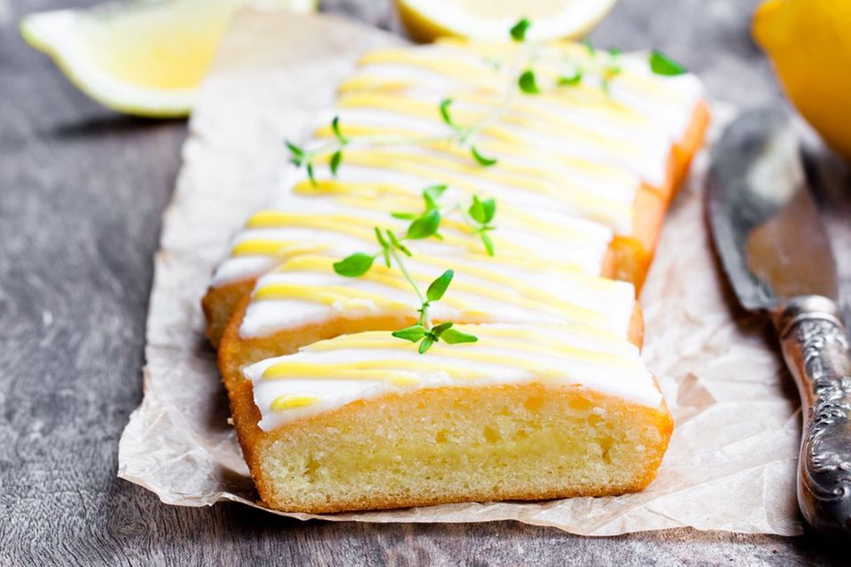 Für sonnige Tage: Leichter Zitronenkuchen mit Kräuternote | GALA.de
