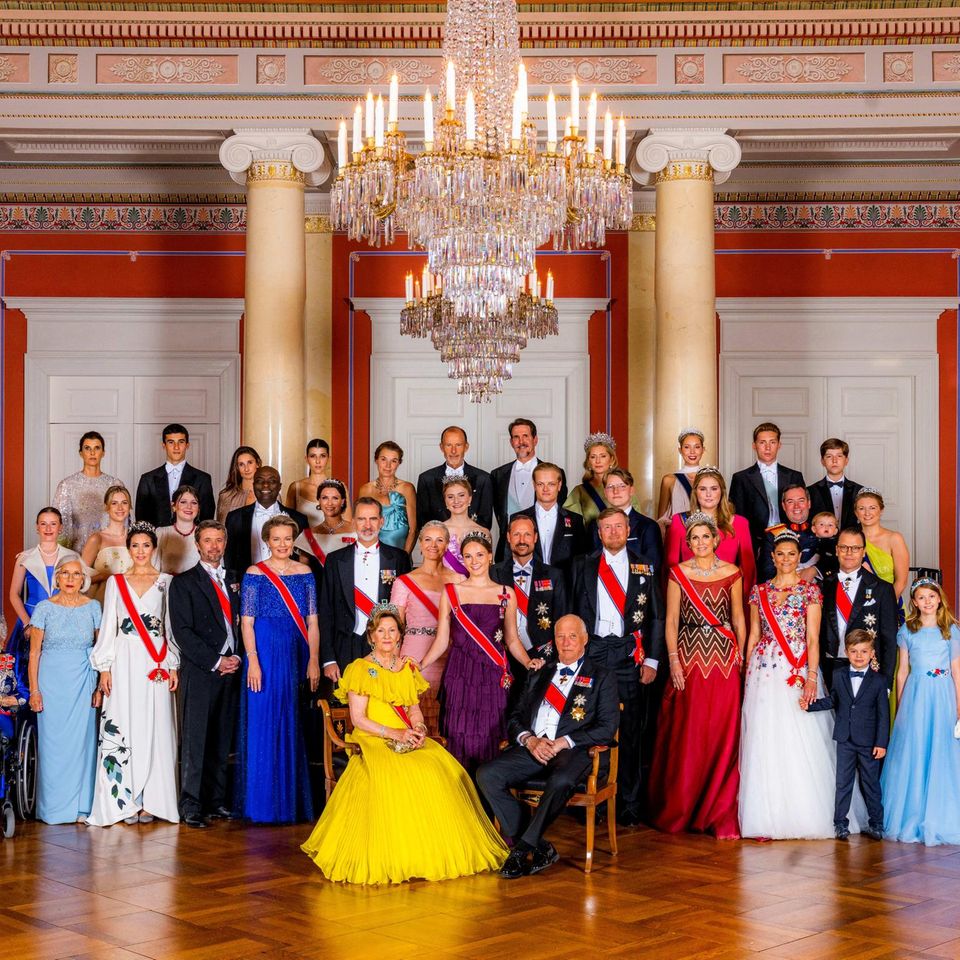 Kaiser, Könige, Fürsten, Scheichs und mehr - Royals weltweit mit Gala ...