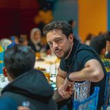 Und auch Rajwas Mann, Kronprinz Hussein wird als zukünftiger König sicher so nahbar und freundlich bleiben, wie er sich bei Terminen wie diesen schon immer zeigt, und wie auch sein Vater König Abdullah in der Öffentlichkeit auftritt.