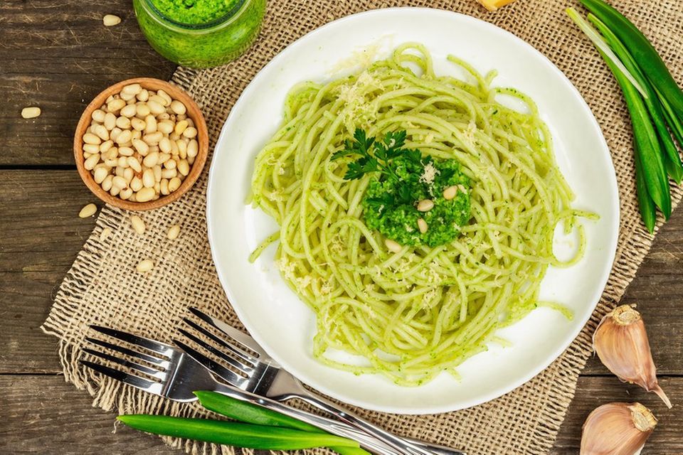 Grünes Gericht: Spaghetti mit würziger Bärlauchcreme | GALA.de