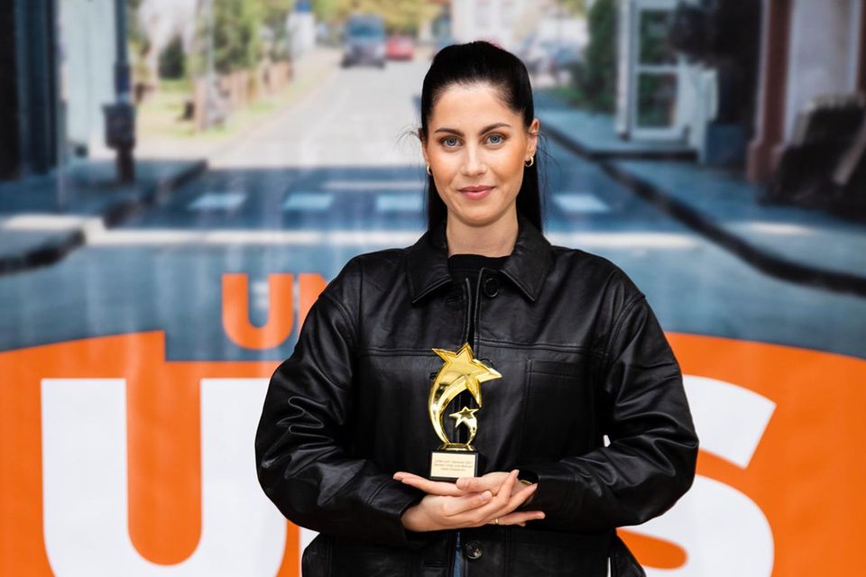 Bei der "Unter uns"-Starwahl 2021, gewann Valea den Titel als "Sexiest Unter uns-Woman", widmet ihren Preis allerdings Schauspielkollegin Isabell Hertel.