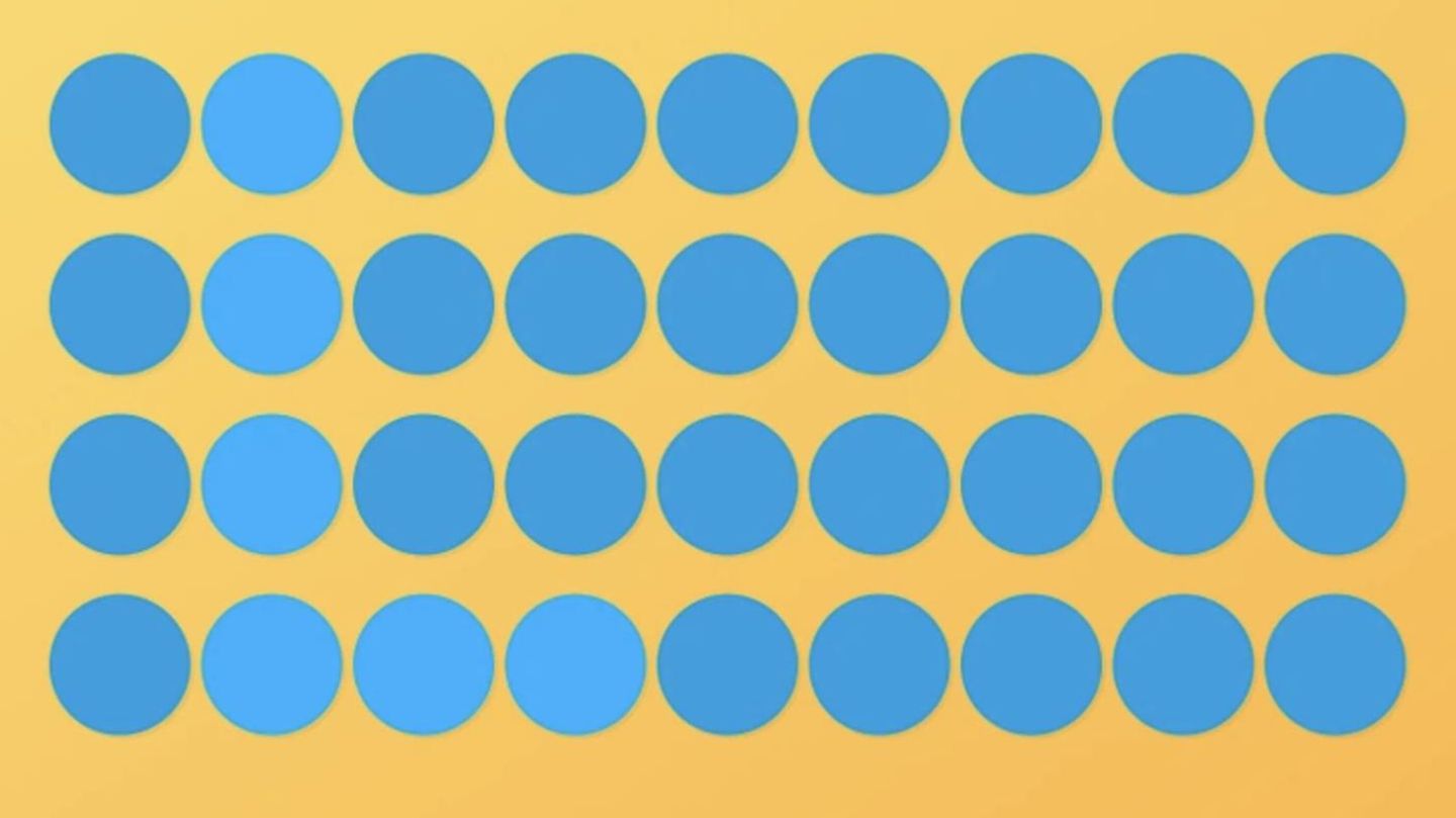 Suchbild: Nur echte Detail-Profis entdecken den versteckten Buchstaben in den blauen Kreisen