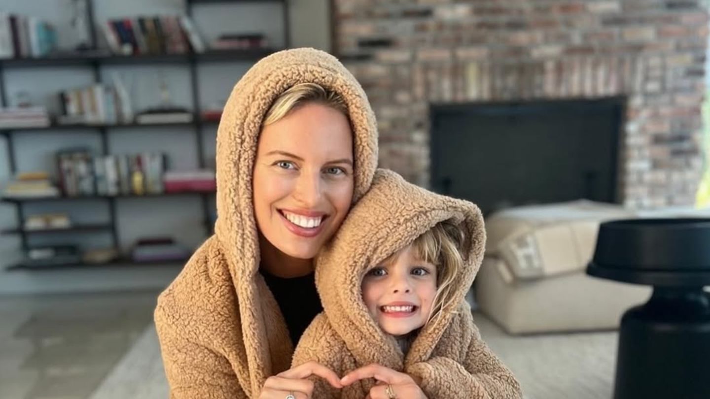 Partnerlook-Karol-na-Kurkov-und-Tochter-Luna-kuscheln-sich-durchs-Muttertagswochenende