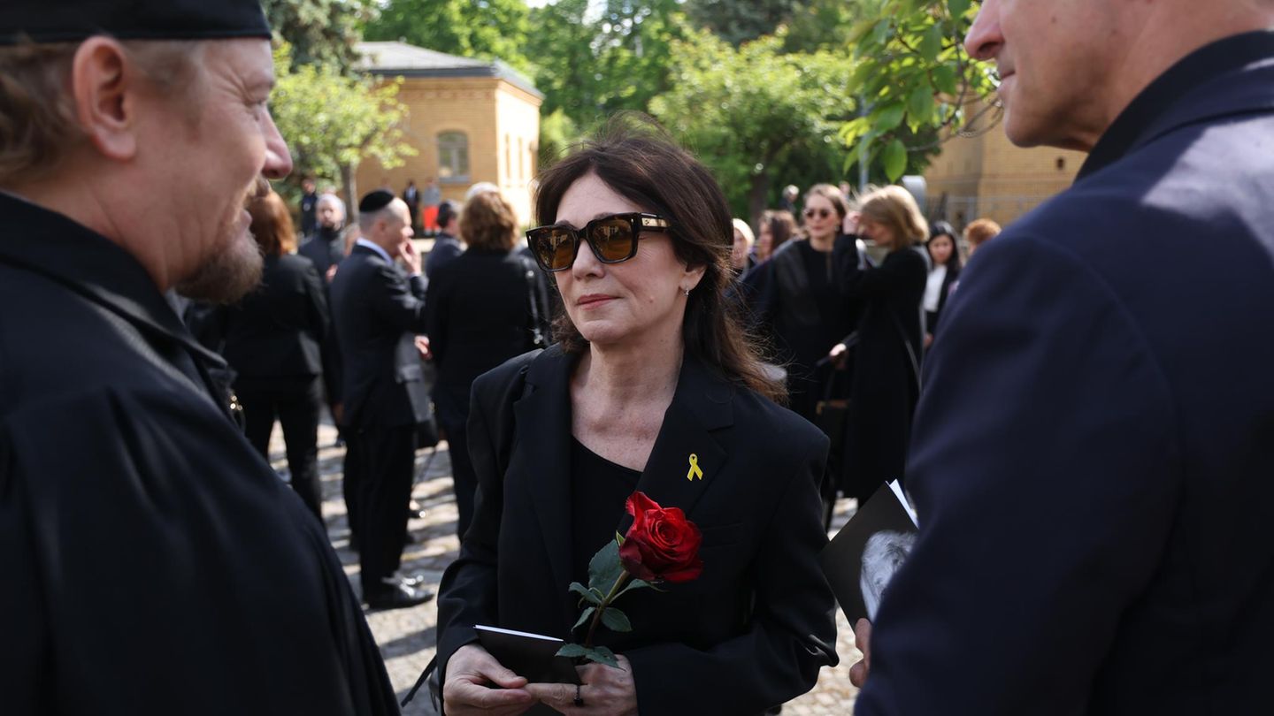 Abschied von einer Überlebenden: Bilder der bewegenden Trauerfeier für Margot Friedländer