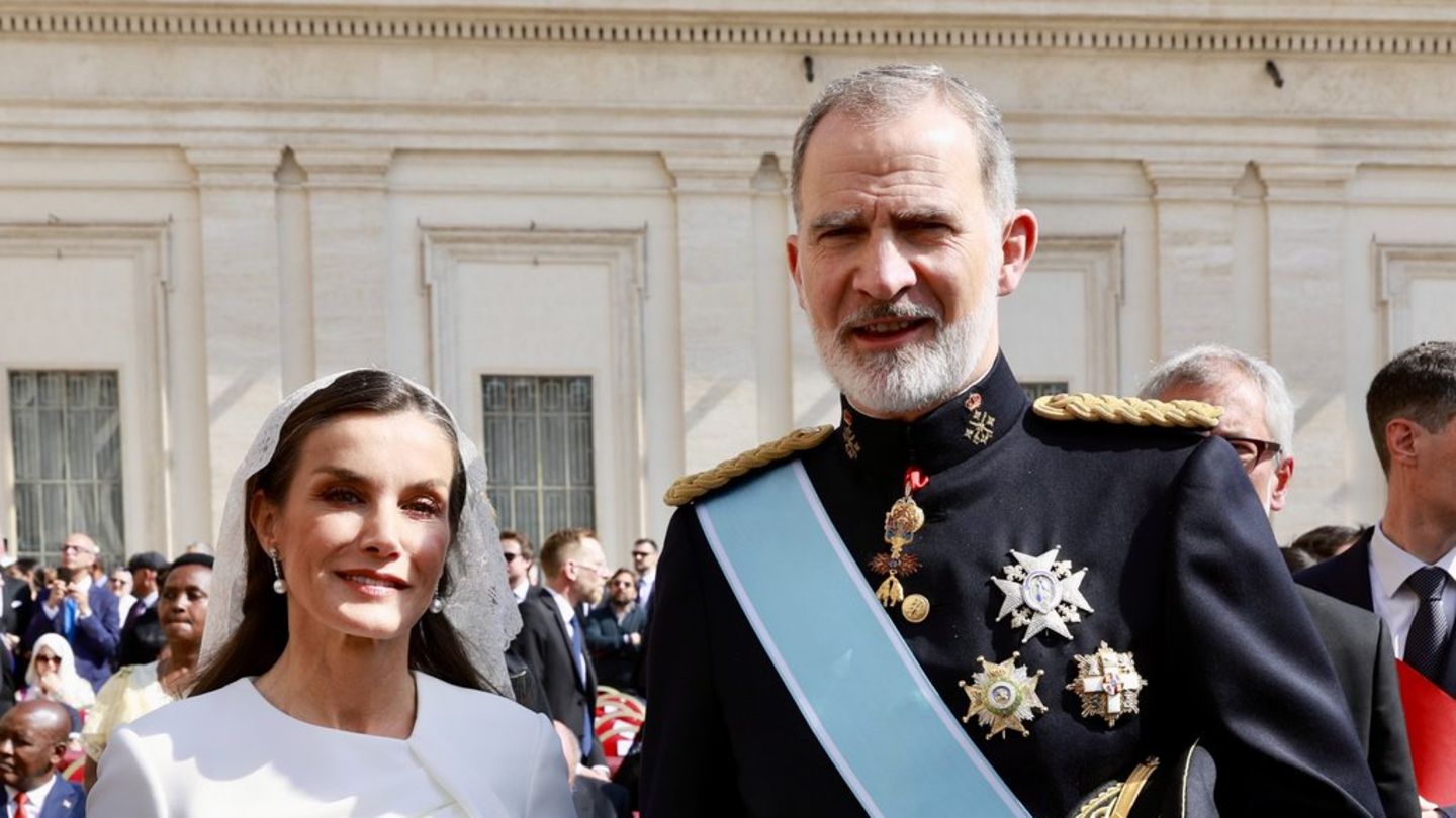 Historischer Moment in Rom: Papst Leo XIV. nimmt Amt an – Staatschefs und Monarchen säumen die Stadt