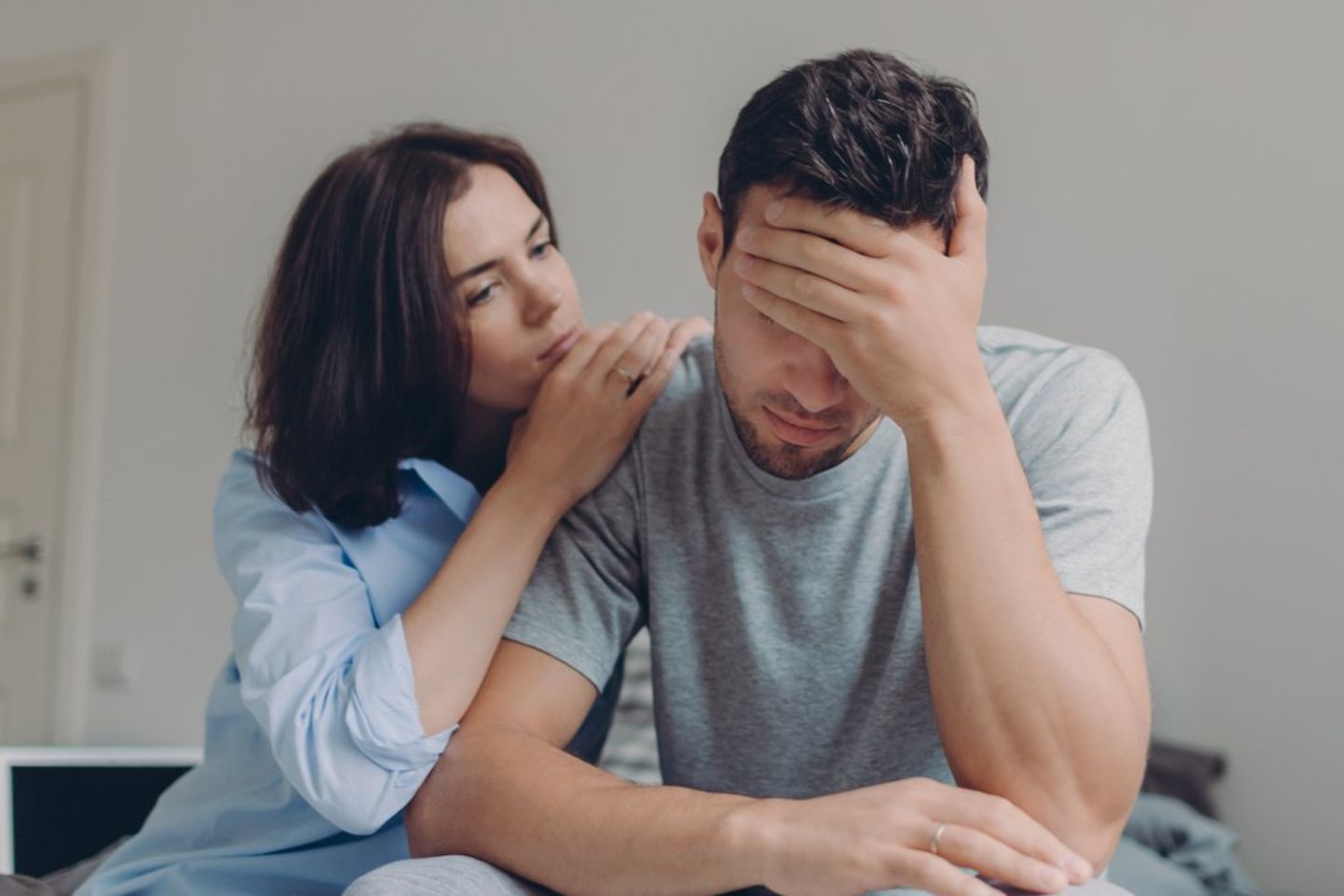 Männer verarbeiten psychische Probleme anders als Frauen.