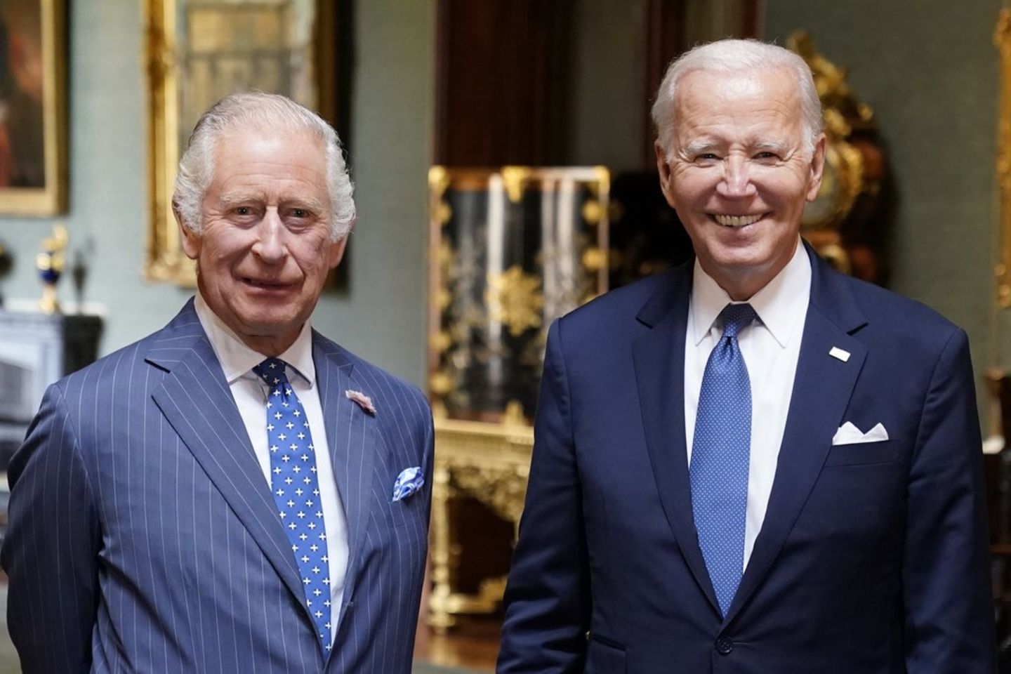 König Charles III. (l.) und Joe Biden im Jahr 2023 auf Schloss Windsor.