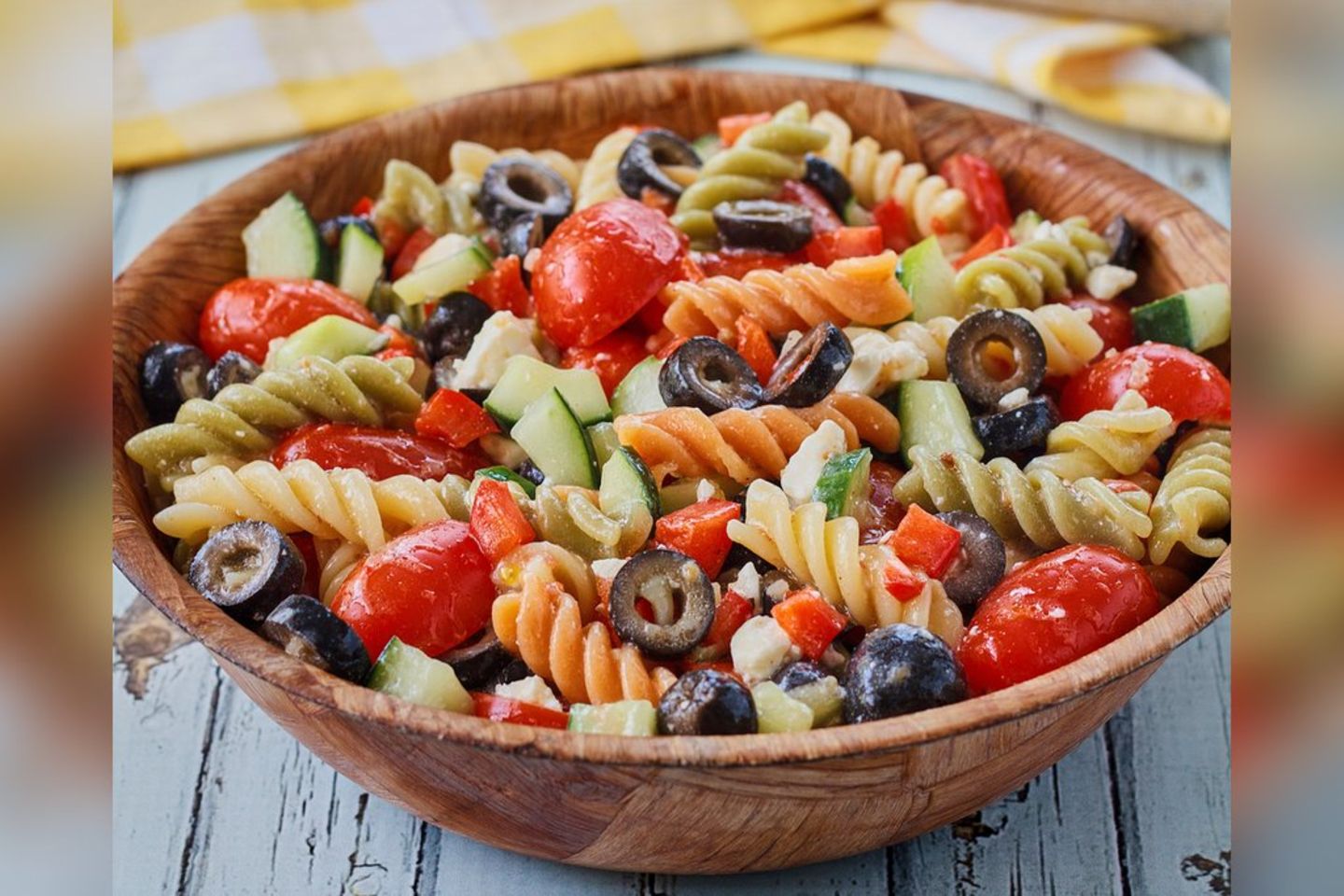 Bunt und aromatisch: Mediterraner Nudelsalat für den Sommer | GALA.de