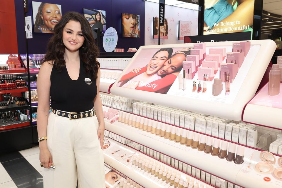 Selena Gomez feierte im Oktober 2024 das zweite Jahr der Zusammenarbeit zwischen "Rare Beauty" und Sephora