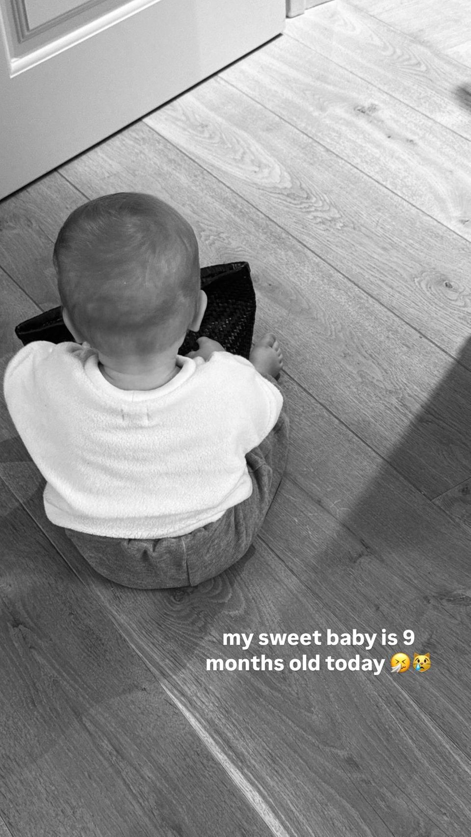 Hailey Bieber teilt diesen Schnappschuss von Baby Jack in ihrer Instagram-Story.