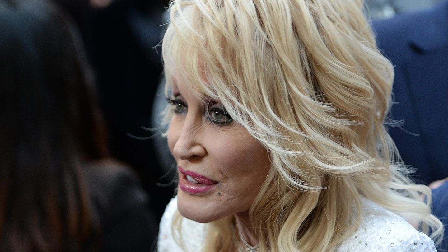 Dolly-Parton-Ich-muss-weitermachen-Trauriges-Lebenszeichen-nach-Tod-ihres-Mannes