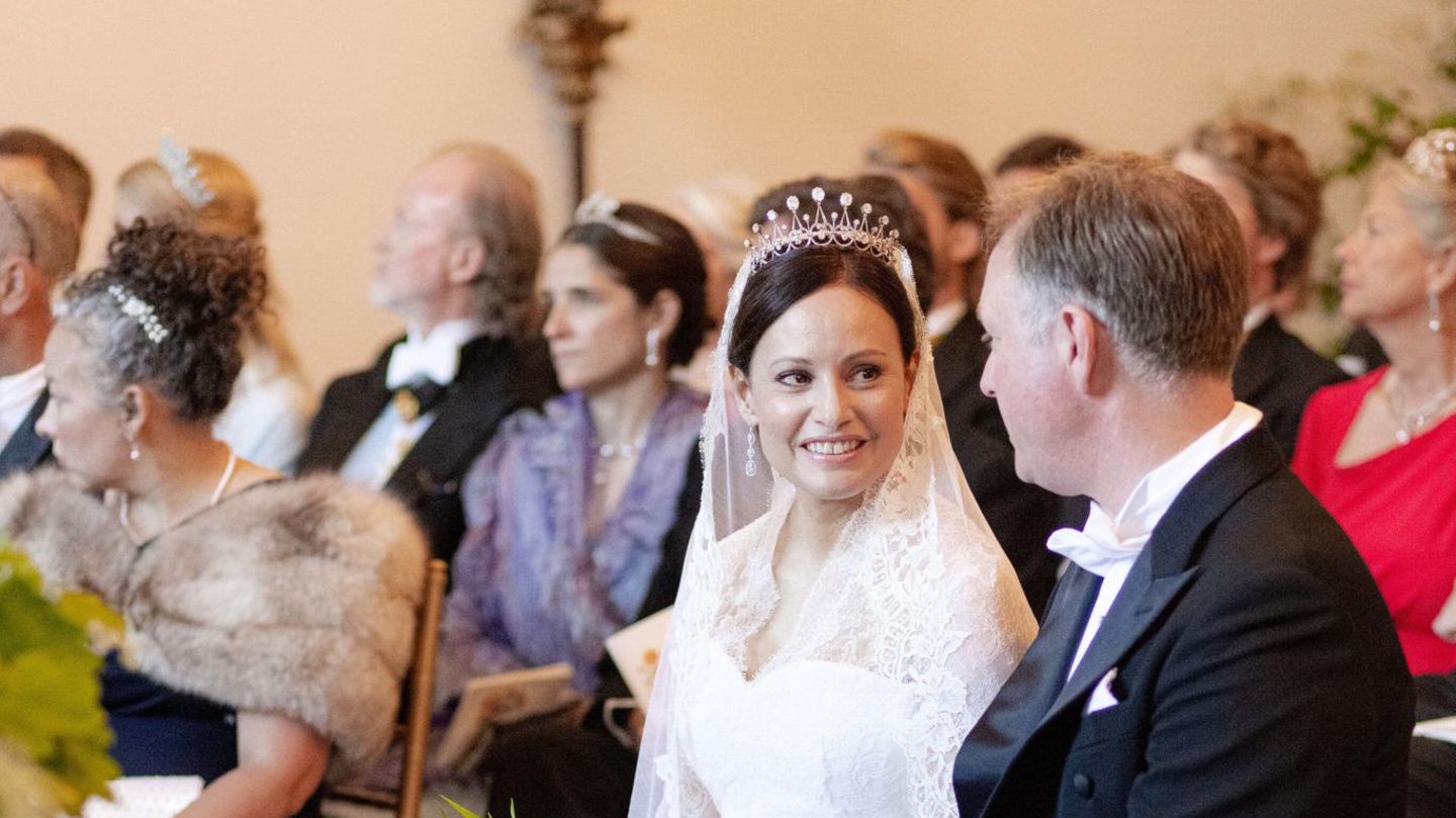 Catherine-Princess-of-Wales-Kate-Flashback-Warum-dieses-Hochzeitskleid-an-2011-erinnert