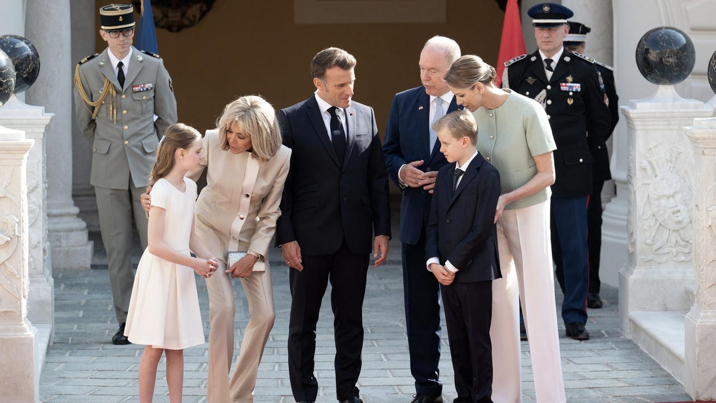 F-rstenpaar-von-Monaco-Gabriella-und-Jacques-erobern-die-Herzen-der-Macrons