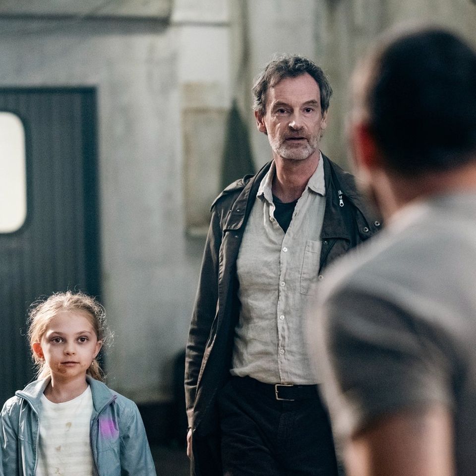 "Tatort: Feuer": Peter Faber (Jörg Hartmann, M.) mit Jens Hielscher (Sebastian Zimmler) und Zoe Gebken (Tesla Tekin).