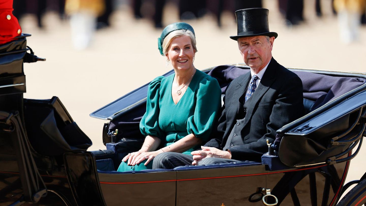 Trooping-the-Colour-Warum-Herzogin-Sophie-modisch-aus-der-Reihe-tanzt