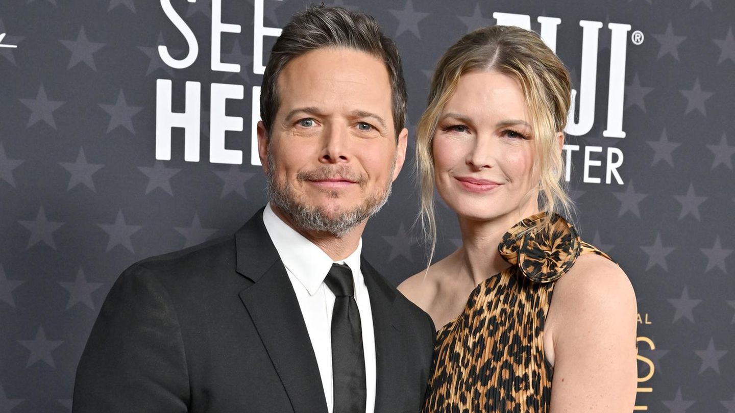 Scott-Wolf-Scott-Wolfs-Ex-wird-mit-Handschellen-abgef-hrt-und-in-Klinik-gebracht