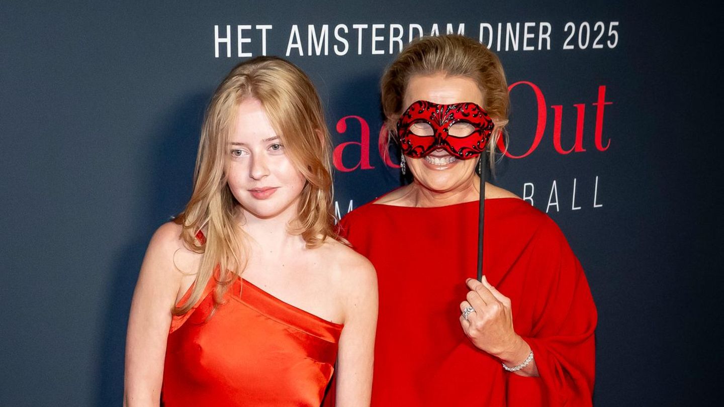 Die-jungen-Royals-Absolute-Seltenheit-Prinzessin-Mabel-mit-Tochter-Zaria-auf-dem-Red-Carpet