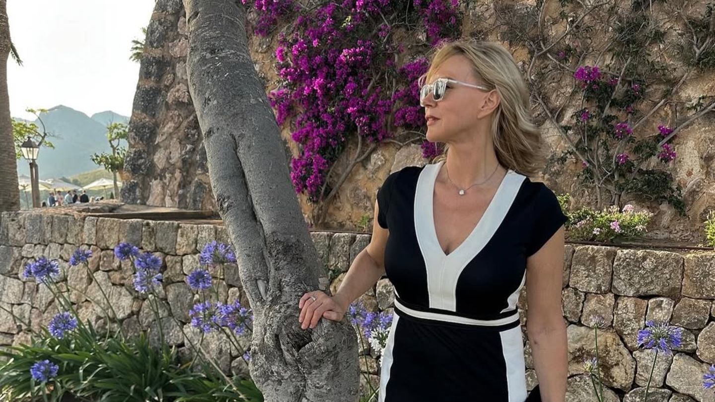 Prominente-Hochzeitsg-ste-mit-Stil-Unangemessen-oder-stylisch-Dieses-Kleid-wirft-Fragen-auf