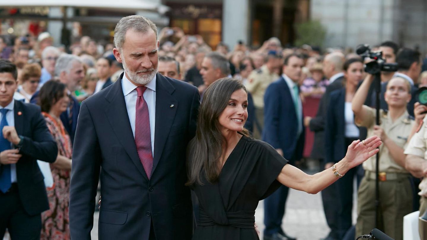 Spaniens-K-nigspaar-Mit-liebevollen-Gesten-zeigen-sie-ihre-Verbundenheit