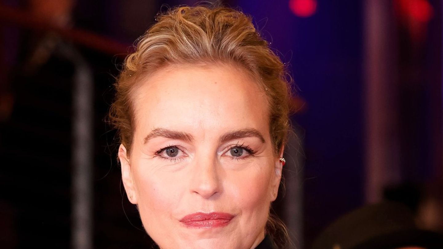 Interview-mit-Nina-Hoss-zu-Zikaden-Was-ist-das-dass-man-so-am-Leben-h-ngt-