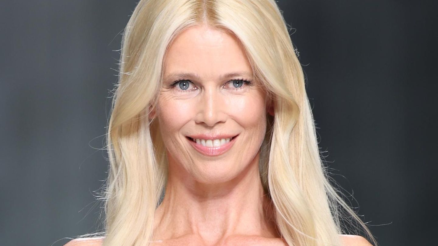 Claudia Schiffers sexy Schnappschuss legt ihre Oberweite frei GALA.de