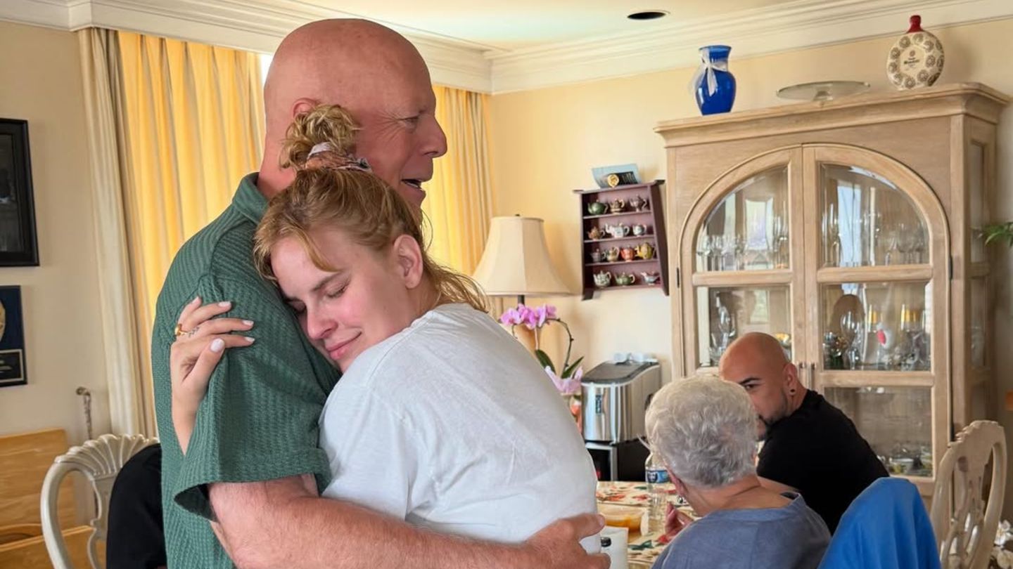 Bruce-Willis-seine-T-chter-Tallulah-Willis-will-ihren-kranken-Papa-nie-wieder-loslassen