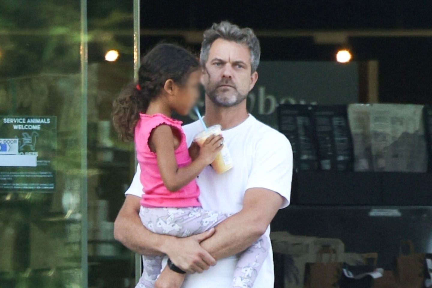 Breaking News: Joshua Jackson & This Bridgerton Star Are An Item? - 7g76bm3
