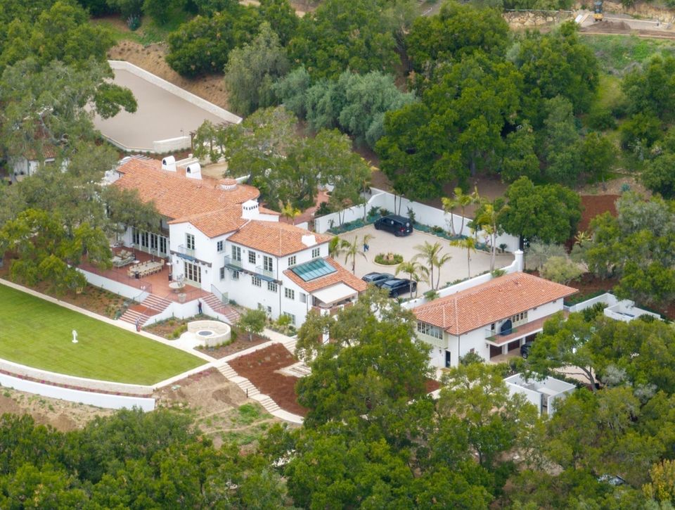 Katy Perry und Orlando Blooms Anwesen in Montecito erstreckt sich über rund 10.000 Quadratmeter Land.