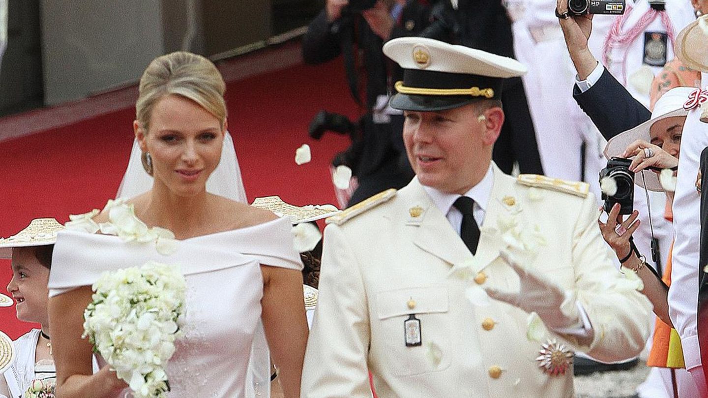 F-rstin-Charl-ne-F-rstin-Charlen-s-Brautkleid-geh-rt-zu-den-aufwendigsten-der-Welt