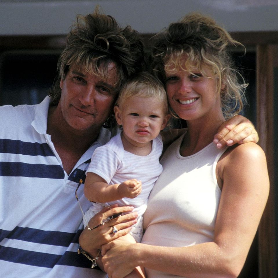 Rod Stewart 1993 mit seiner damaligen Frau Rachel Hunter und Tochter Renee
