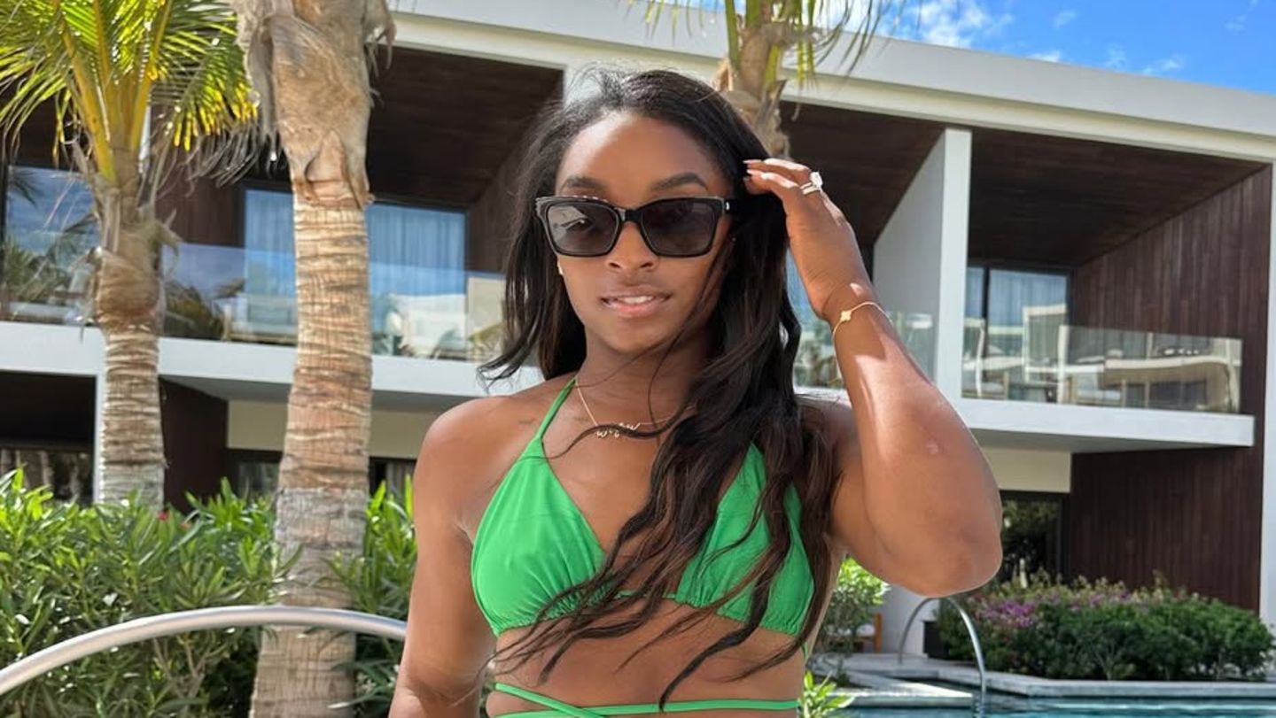 Simone-Biles-Neues-Foto-entfacht-Ger-chte-um-Brust-OP-und-Karriere-Aus
