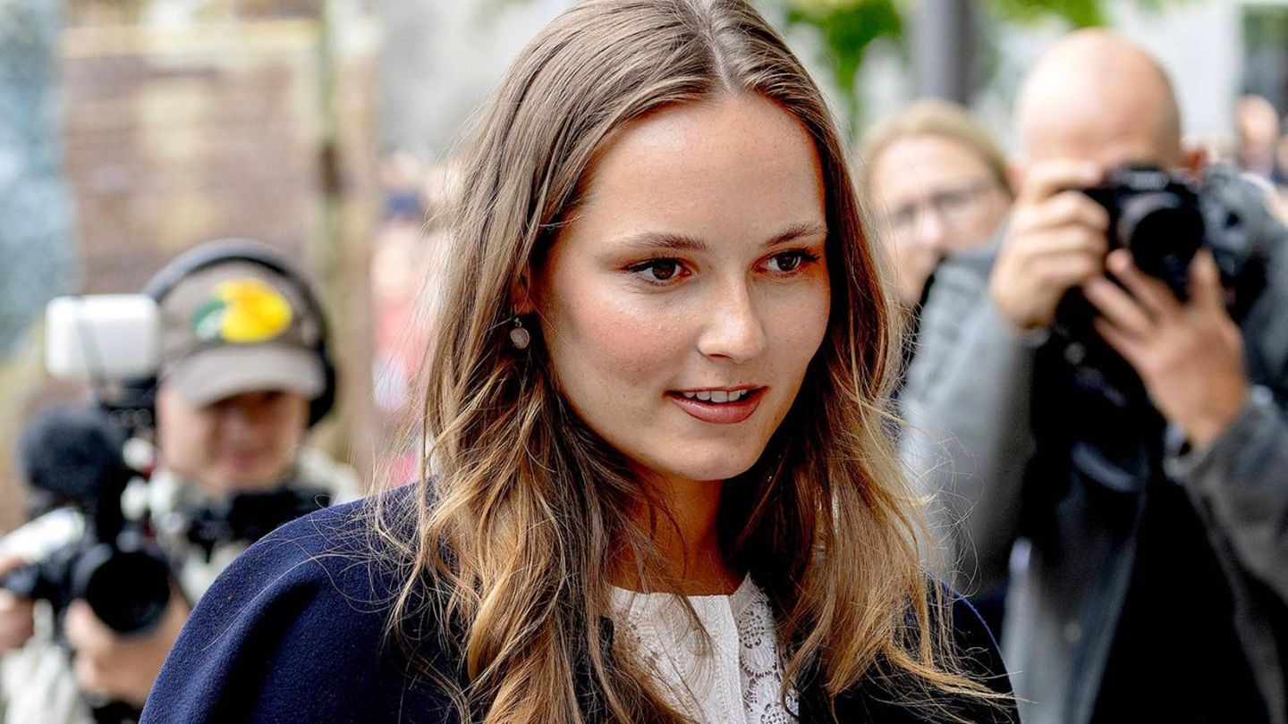 Royale-Fashion-Looks-Sie-trotzt-dem-Regenwetter-mit-s-em-Sommer-Style