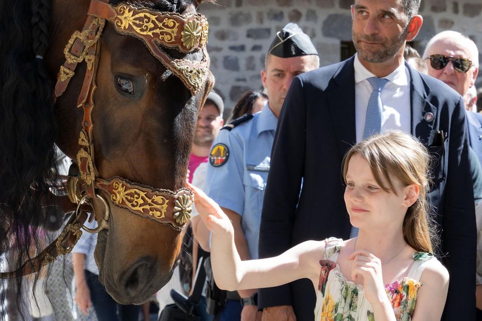 Prinzessin Gabriella mit Pferd 0.668
