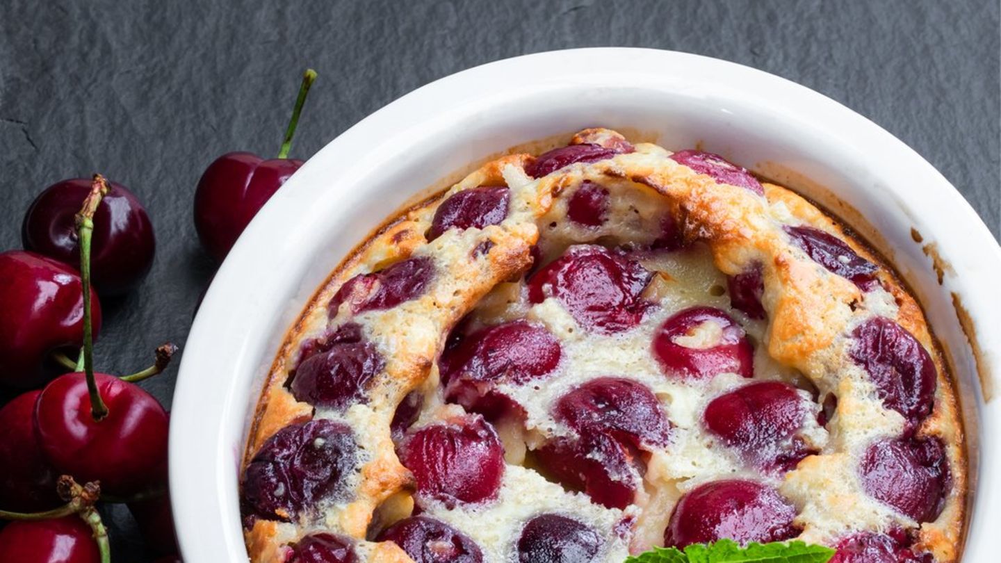 Dessert aus Frankreich: Kleine Kirsch-Clafoutis | GALA.de Dessert aus Frankreich: Kleine Kirsch-Clafoutis | GALA.de