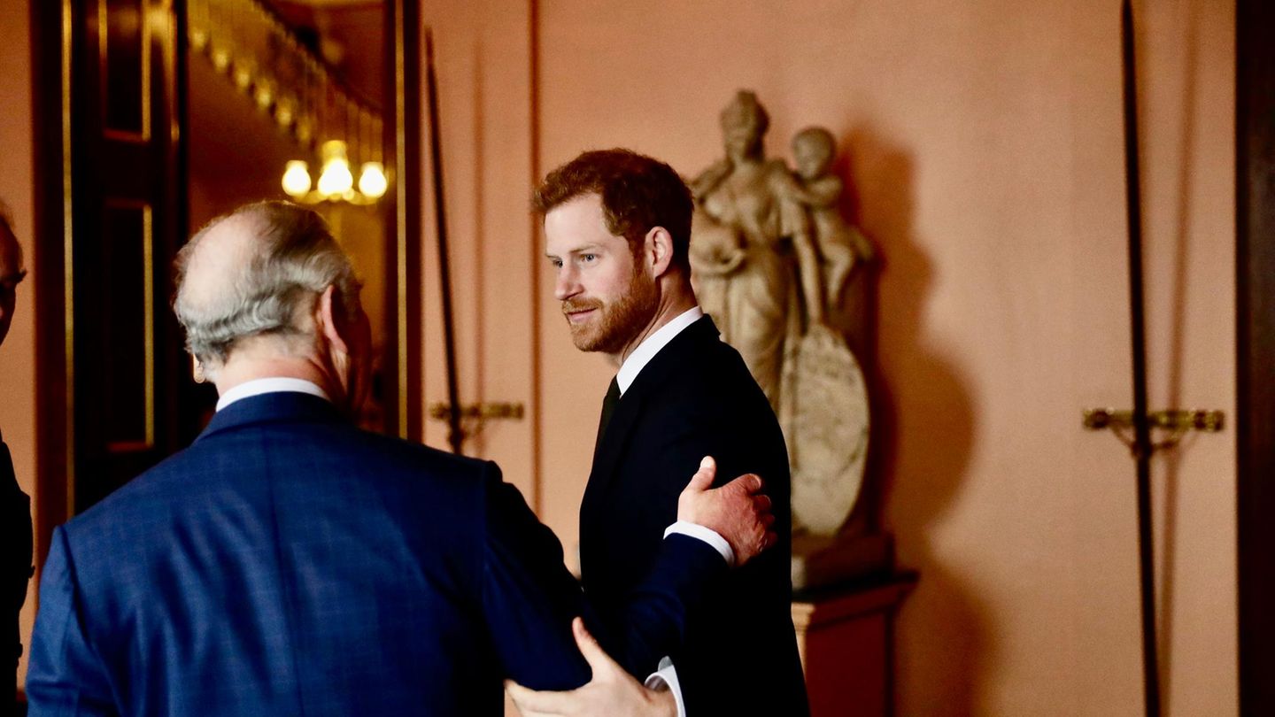 Prinz Harry: Besuch bei Charles? Was seine Herbst-Pläne verraten | GALA.de