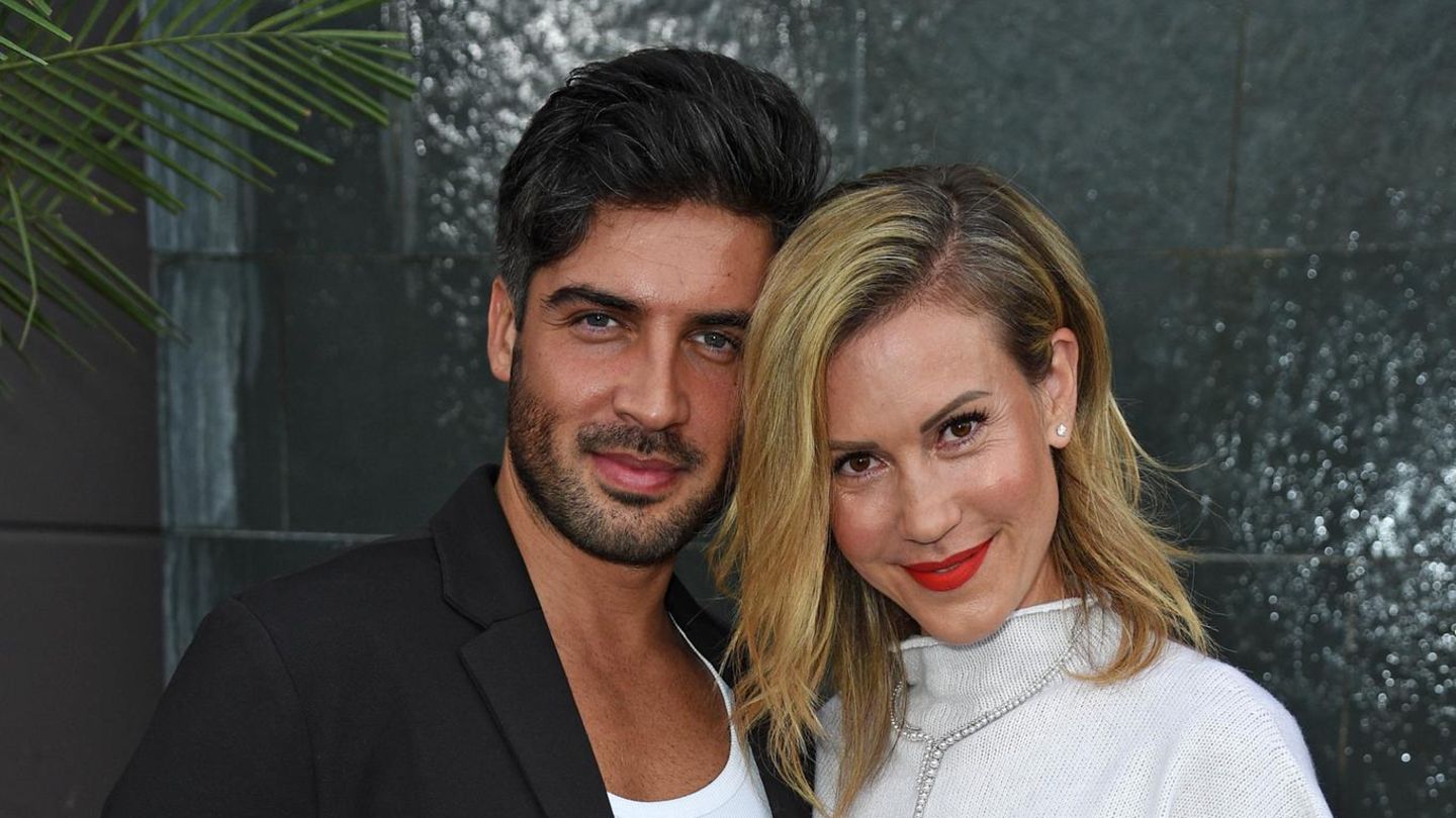 Video de juliana bonde nua as far as physical appearance