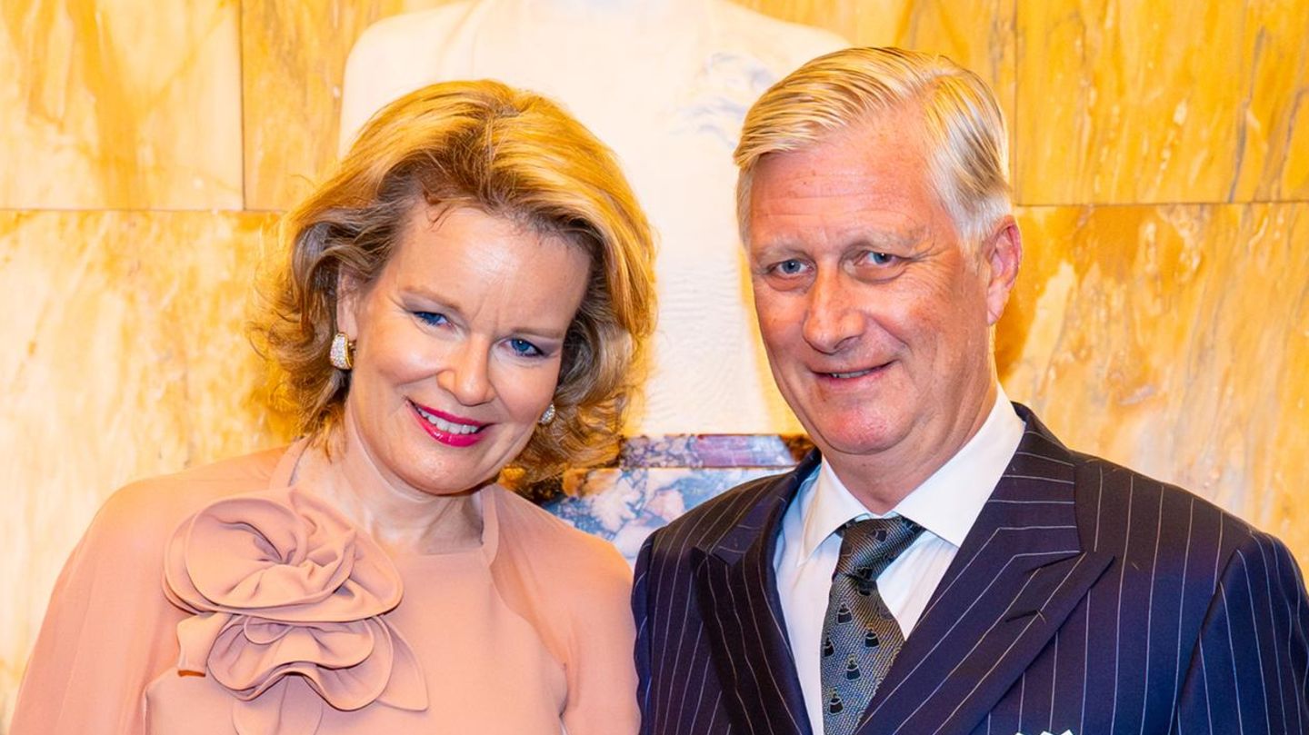 K-nigin-Mathilde-W-hrend-ihr-Outfit-am-Nationalfeiertag-durchf-llt-wird-diese-Dame-gefeiert