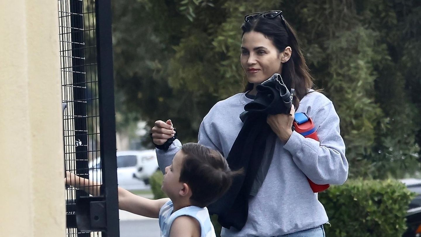 Partnerlook-Jenna-Dewan-teilt-mit-ihrem-Sohn-die-Leidenschaft-f-r-helles-Denim