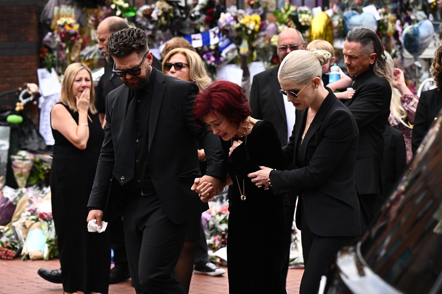 Ozzy Osbournes letzter Weg: Erster Blick auf seine trauernde Familie |  GALA.de