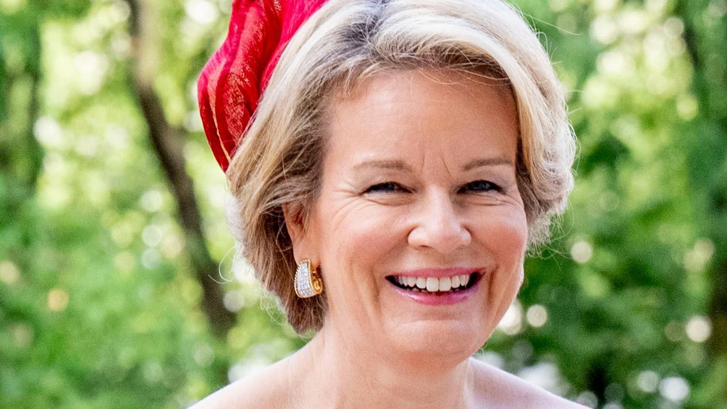 K-nigin-Mathilde-Mathildes-Visagistin-des-Vetrauens-plaudert-aus-dem-N-hk-stchen