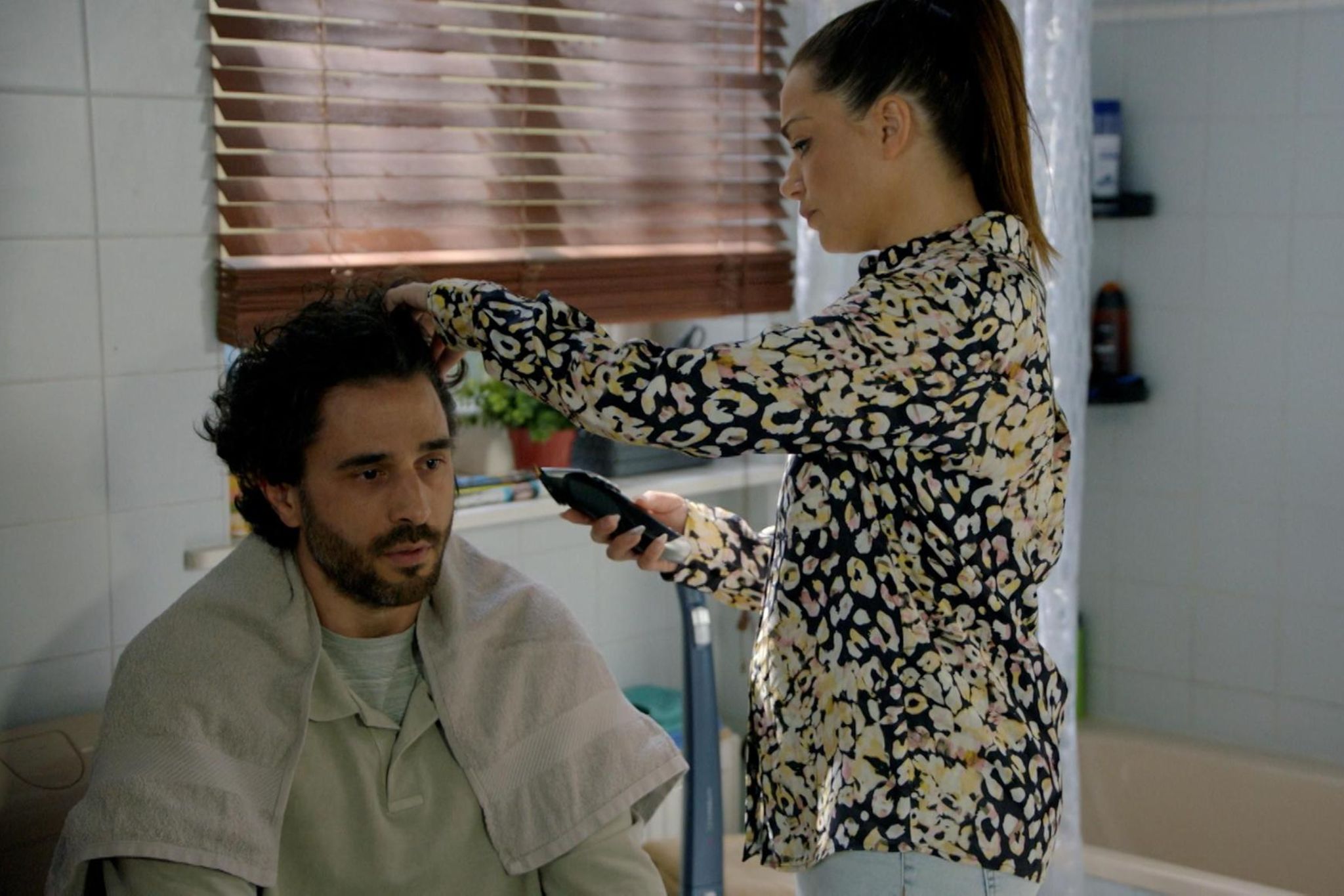 GZSZ: Kampf gegen Krebs! Tobias entscheidet sich zu drastischem Schritt |  GALA.de