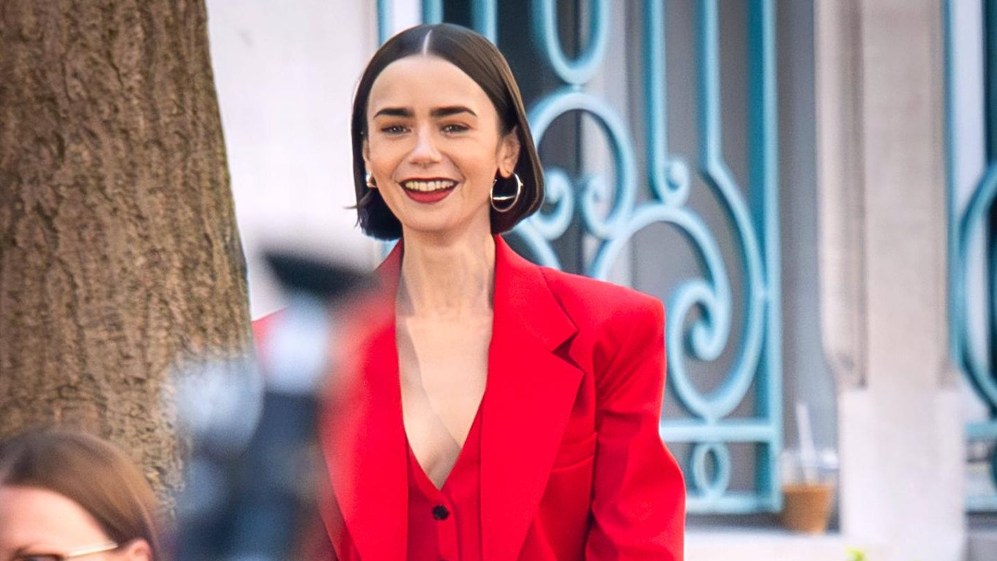 Film-Sch-nheiten-Im-knallroten-Ensemble-macht-sie-jetzt-schon-Lust-auf-die-neue-Emily-in-Paris-Staffel
