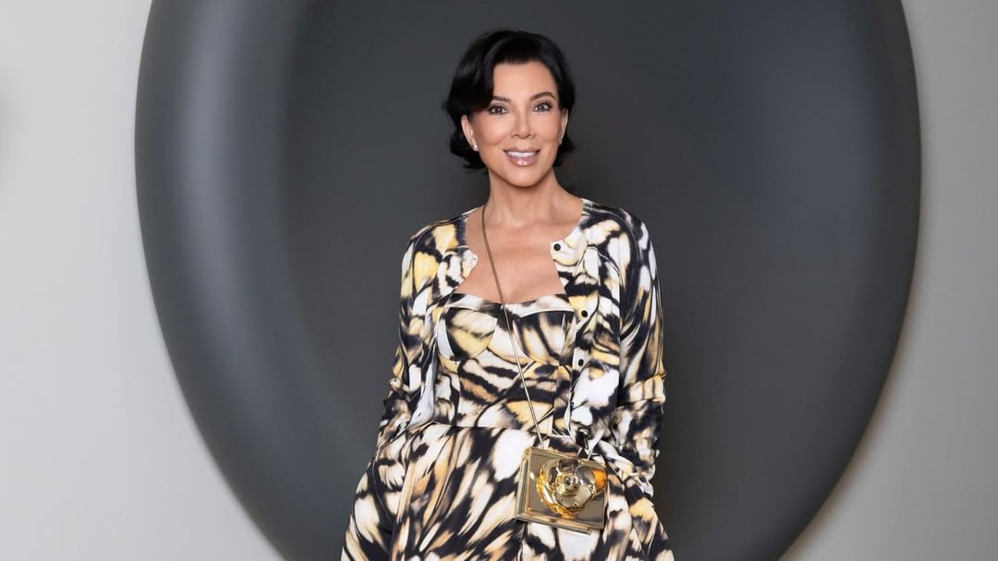 Photoshop-Fails-Kris-Jenner-hat-wegen-Photoshop-Fail-auf-einmal-sechs-Zehen