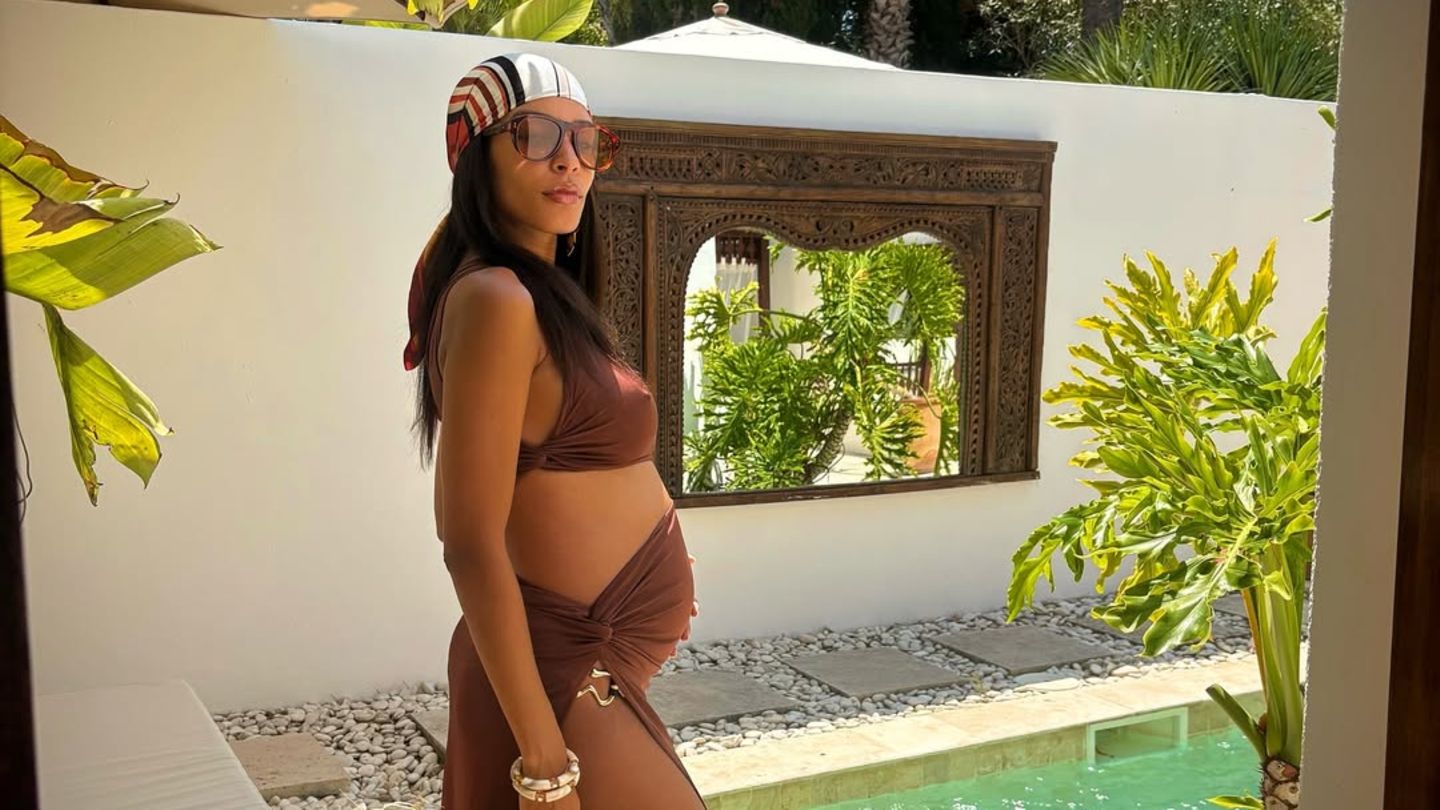 Sch-n-schwanger-So-entspannt-genie-t-Boris-Beckers-Ehefrau-den-Urlaub-mit-Babykugel